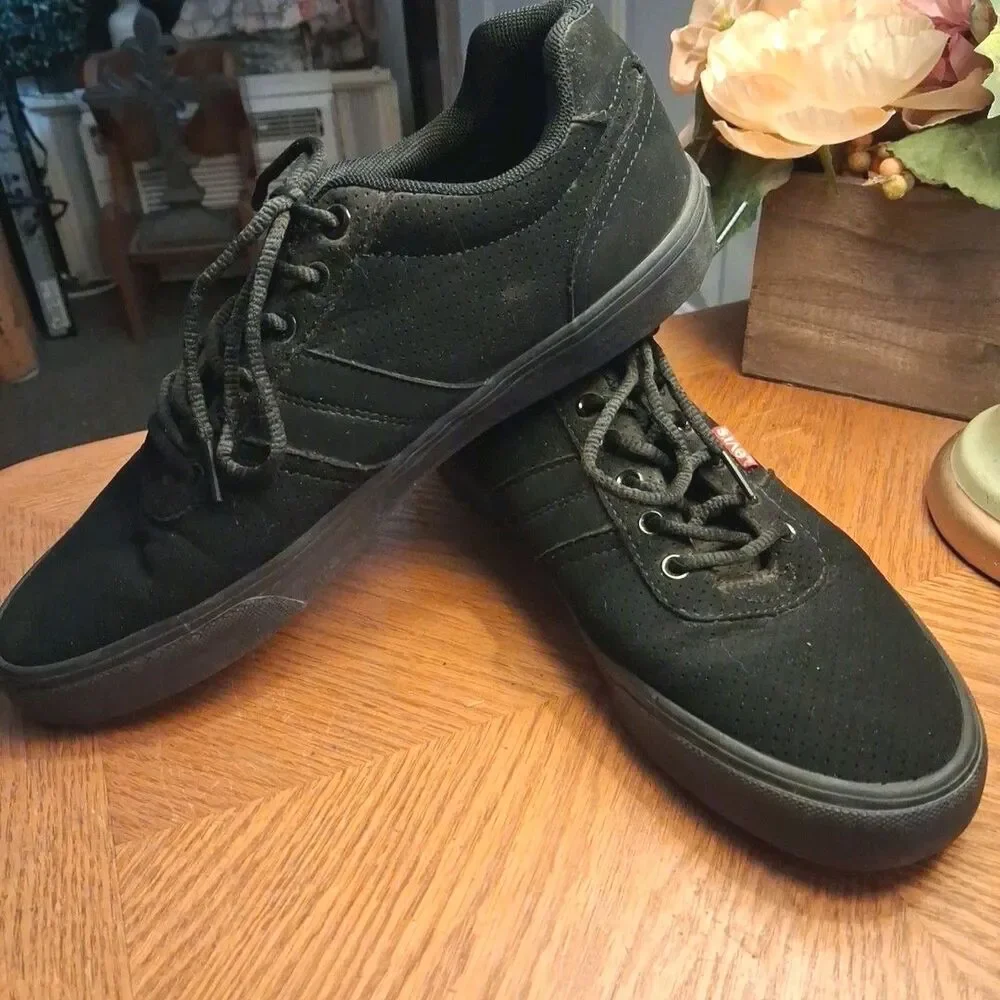 ​Levi's shoes sneakers men black size 8.5 canvas casual skate low top skate shoe